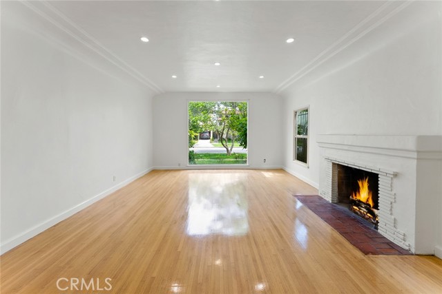 1119 S S Crescent Heights Boulevard, Los Angeles CA: https://media.crmls.org/medias/e2bd8a29-201d-4389-800f-acaf45533734.jpg