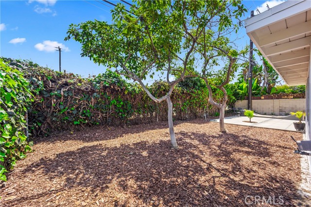 4922 Scenario Drive Drive, Huntington Beach CA: https://media.crmls.org/medias/e2be0fa7-b538-4166-bcd4-337f6320b996.jpg