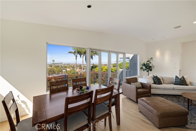Detail Gallery Image 8 of 39 For 409 Calle Mayor, Redondo Beach,  CA 90277 - 3 Beds | 2/1 Baths