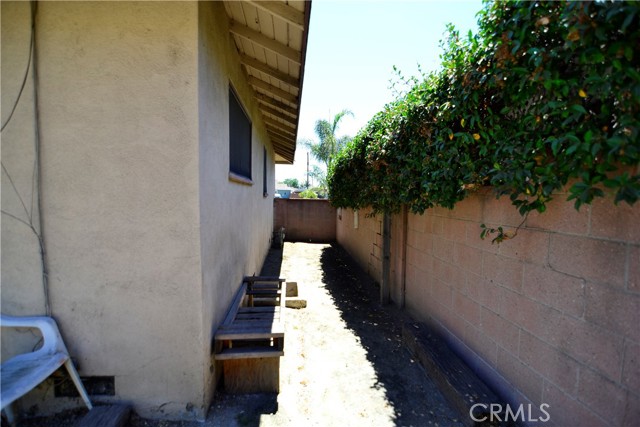 1435 E Rosewood Avenue, Anaheim CA: https://media.crmls.org/medias/e2be3202-49f9-40e4-af4e-6f0802a40e7a.jpg