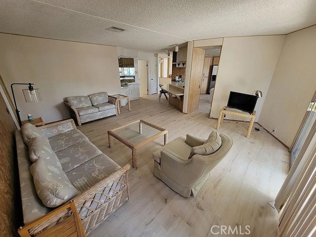 18 Tahquitz Court, Camarillo CA: https://media.crmls.org/medias/e2bf2060-3c99-4b76-84a2-f44bdf6e238e.jpg