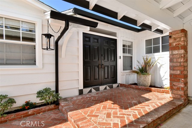 12614 Morrison Street, Valley Village CA: https://media.crmls.org/medias/e2bfd4bd-f397-4713-b809-e1a74db6b5cd.jpg