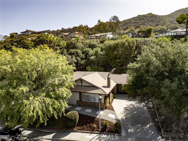 2101 El Arbolita Drive, Glendale CA: https://media.crmls.org/medias/e2c07b47-cfad-4182-b7f8-cb7110da2847.jpg