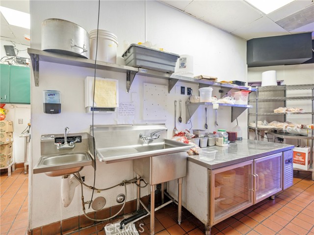 0 Manny's Reloaded, Victorville CA: https://media.crmls.org/medias/e2c28015-b96b-4d88-8d1b-e637a0978414.jpg