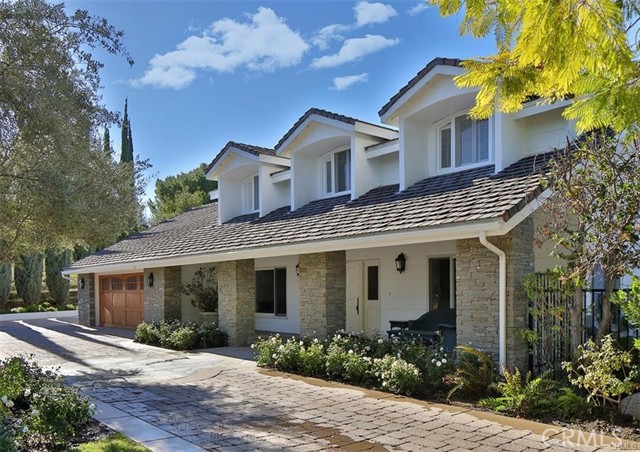 24944 JIM BRIDGER Road, Hidden Hills CA: https://media.crmls.org/medias/e2c2a2b5-8fff-404b-a5e6-20908a89428d.jpg