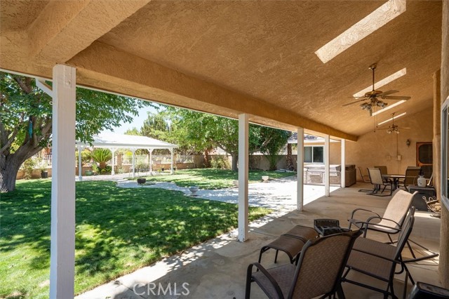 2056 W Avenue O, Palmdale CA: https://media.crmls.org/medias/e2c3982b-606d-458d-adf6-17777076b06f.jpg