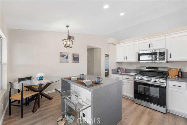 1472 Bedford Avenue, Rosamond CA: https://media.crmls.org/medias/e2c39ccc-5105-47ca-a852-c8e11a2021b4.jpg