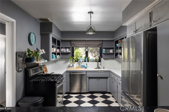 Detail Gallery Image 8 of 17 For 120 via Undine, Newport Beach,  CA 92663 - 3 Beds | 2 Baths