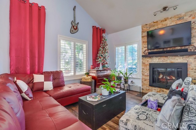 Detail Gallery Image 20 of 55 For 15915 Foothill Bld, Sylmar,  CA 91342 - 4 Beds | 3 Baths