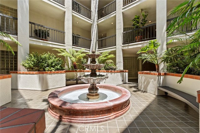 2122 Century Park Lane, Los Angeles CA: https://media.crmls.org/medias/e2c47941-88f9-4130-a8c8-d830c1c98932.jpg