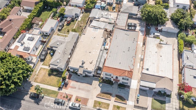 3025 Edgehill Drive, Los Angeles CA: https://media.crmls.org/medias/e2c48480-798f-4fbd-bfd8-102c68a96e2f.jpg