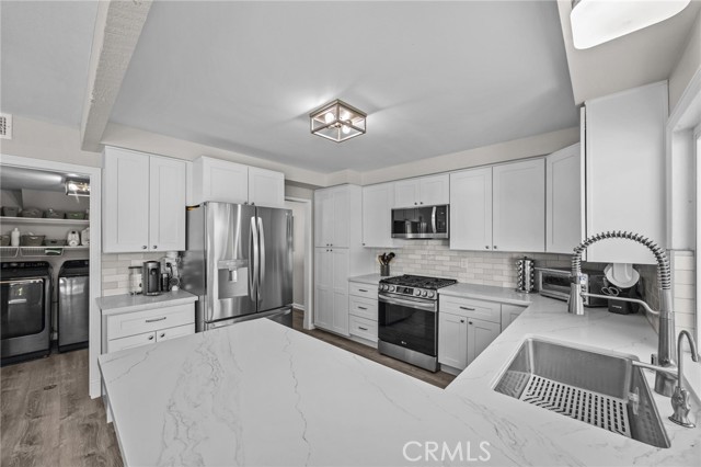 1505 Camelot Drive, Corona CA: https://media.crmls.org/medias/e2c4c032-2674-46ab-975e-1c997384d055.jpg