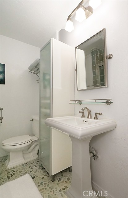 633 Prospect Avenue, Redondo Beach, California 90277, 2 Bedrooms Bedrooms, ,2 BathroomsBathrooms,Residential,Sold,Prospect,SB22126675