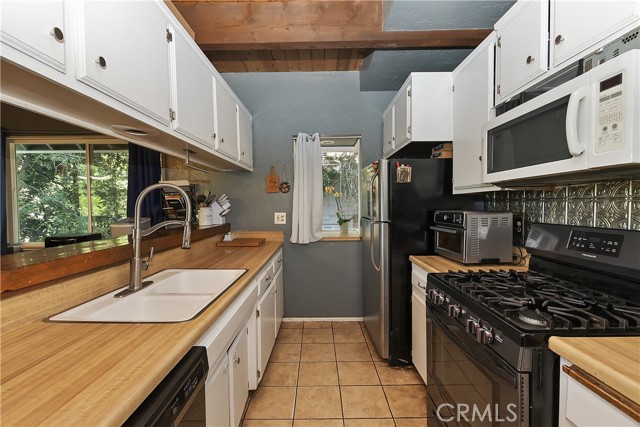 Detail Gallery Image 10 of 45 For 197 Weisshorn Dr, Crestline,  CA 92325 - 4 Beds | 3 Baths