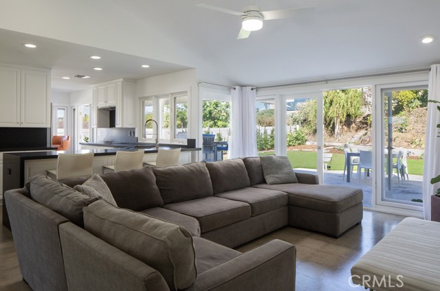 Detail Gallery Image 4 of 17 For 1500 Seacrest, Corona Del Mar,  CA 92625 - 3 Beds | 2 Baths