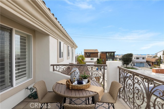 122 Monterey Boulevard, Hermosa Beach, California 90254, 3 Bedrooms Bedrooms, ,2 BathroomsBathrooms,Residential,Sold,Monterey,SB23006379