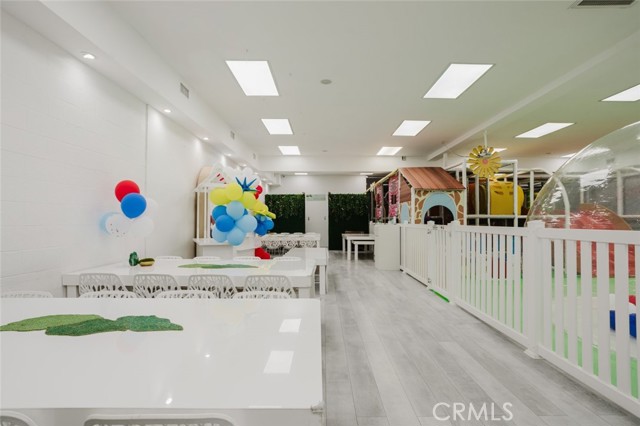  Commercial for Sale in Van Nuys, California