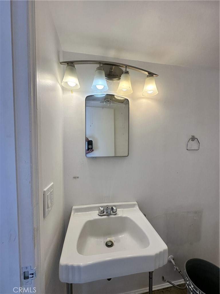 https://media.crmls.org/medias/e2c7b8d9-4a11-4a8c-a91a-8bb851480f1d.jpg?preset=X-Large