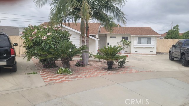 14141 Donegal Drive, Garden Grove CA: https://media.crmls.org/medias/e2c8b5df-72b2-4414-a916-d1a8443611ec.jpg