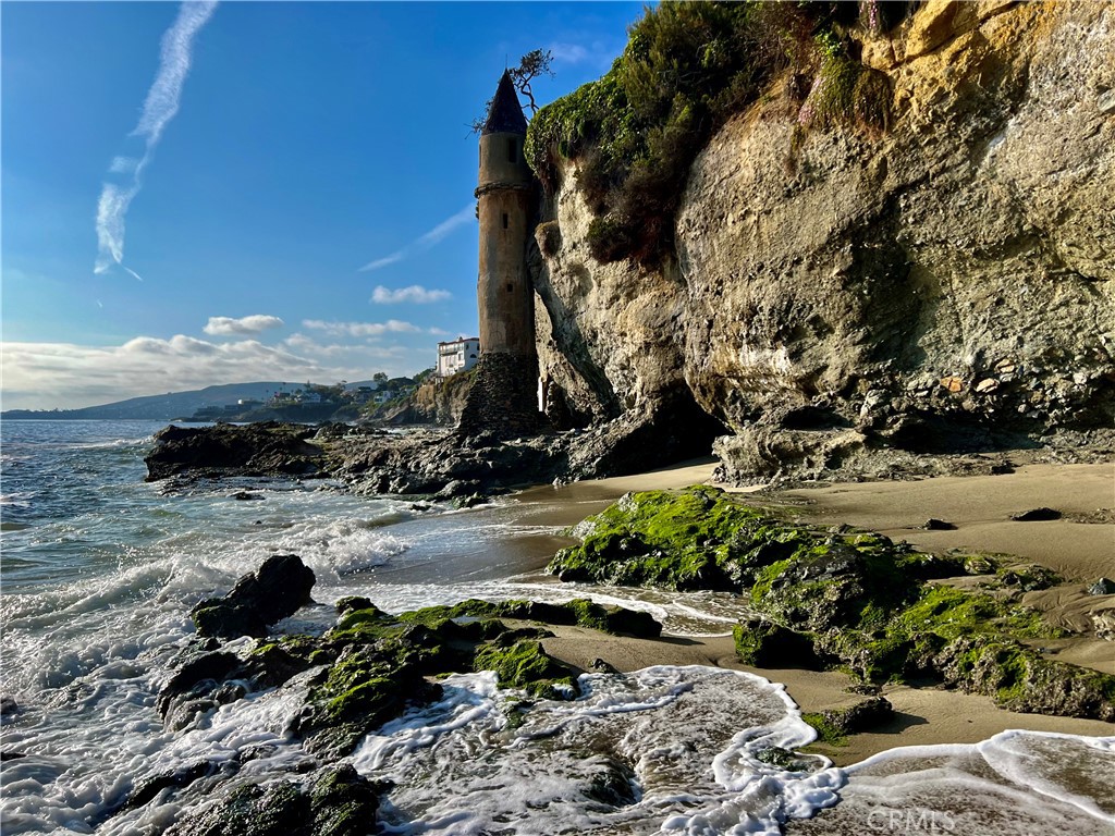 https://media.crmls.org/medias/e2c937b1-6ac1-41be-bd0d-7111c4e091f3.jpg?preset=X-Large