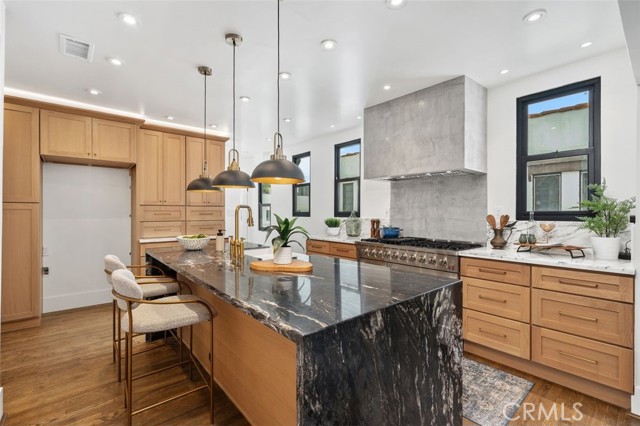 6373 W 6TH Street, Los Angeles CA: https://media.crmls.org/medias/e2c95e9d-c680-4847-8673-f557ebc43635.jpg