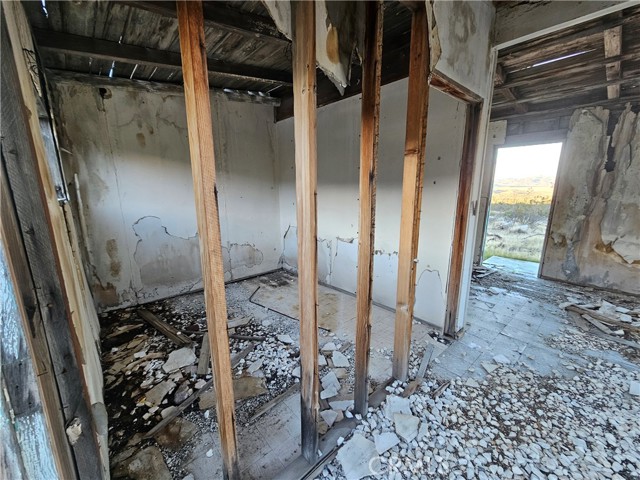 Detail Gallery Image 8 of 10 For 411 Powerline Rd., Lucerne Valley,  CA 92356 - 0 Beds | 0 Baths
