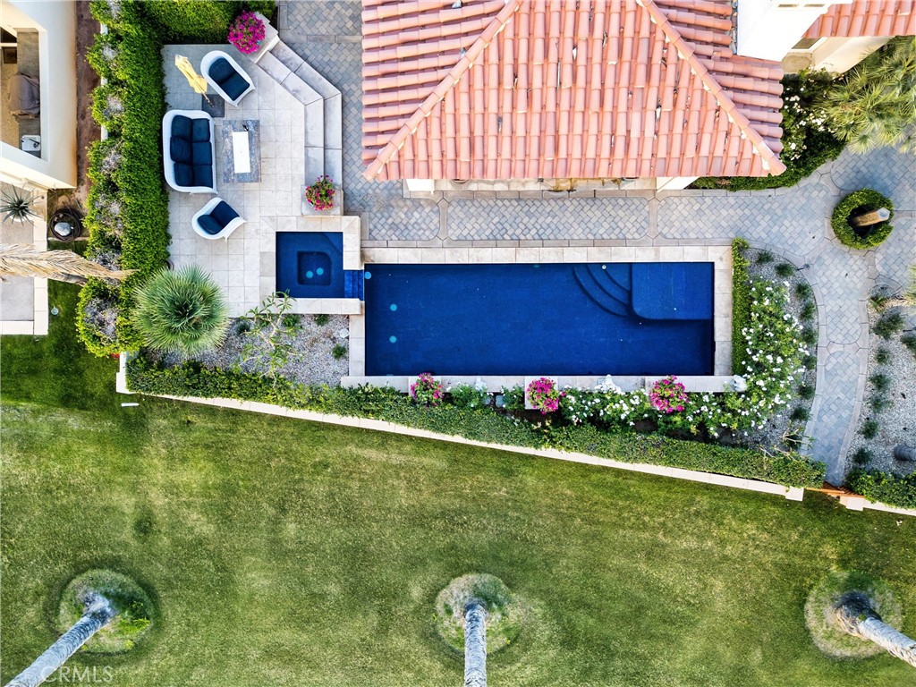 https://media.crmls.org/medias/e2c9b92a-66d8-4ffd-b4b3-f4b089e69970.jpg?preset=X-Large