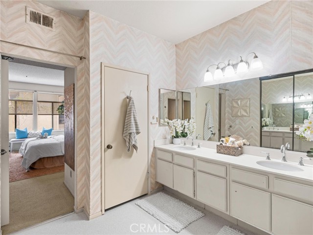 Image 33 of 41 For 2563 Plaza Del Amo  312
