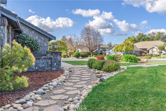 Detail Gallery Image 3 of 51 For 346 Vista De Oro, Hollister,  CA 95023 - 4 Beds | 3/1 Baths