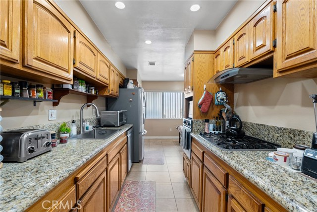 Detail Gallery Image 13 of 44 For 2011 W Katella, Anaheim,  CA 92804 - 4 Beds | 2 Baths