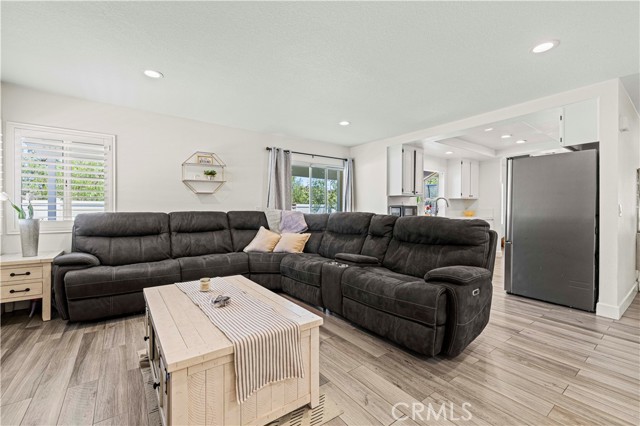 28519 Forest Meadow Place, Castaic CA: https://media.crmls.org/medias/e2caebd4-7b7f-4be8-b1c9-146591d295a6.jpg