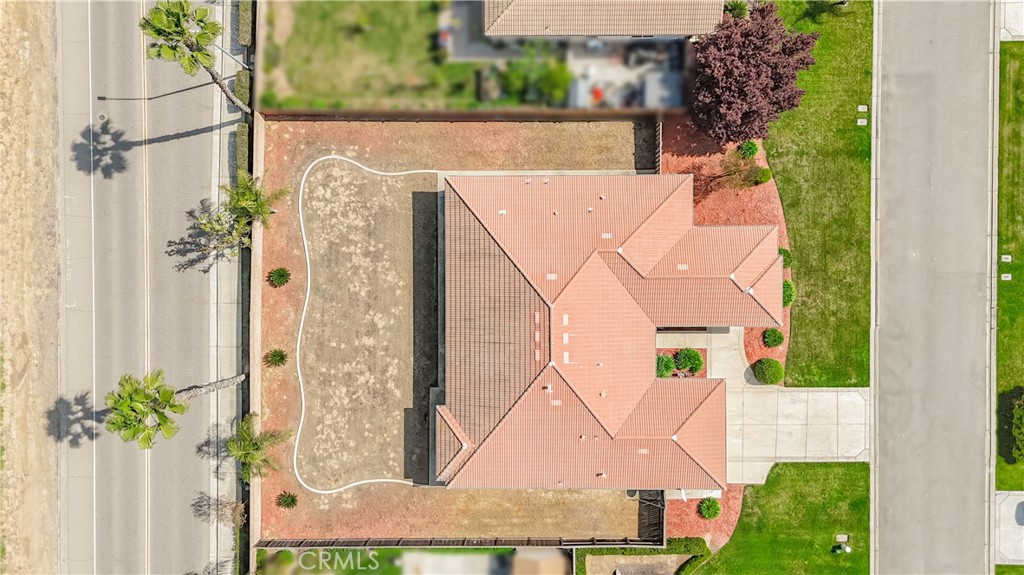 https://media.crmls.org/medias/e2cafb45-752a-4e82-9a0c-091c8af63c49.jpg?preset=X-Large