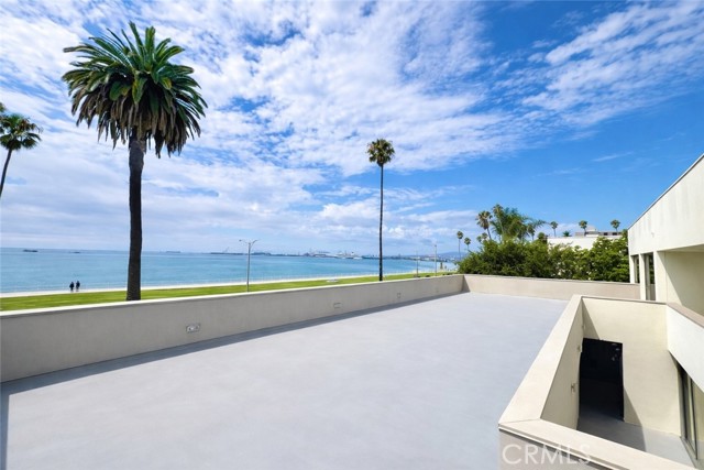 Detail Gallery Image 5 of 7 For 2767 E Ocean, Long Beach,  CA 90803 - 5 Beds | 4 Baths