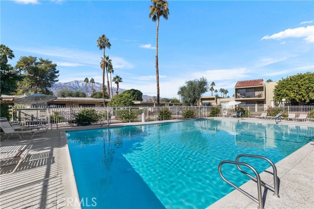 2423 Los Patos, Palm Springs CA: https://media.crmls.org/medias/e2cc315f-9aca-4915-bb19-30e2a0c35442.jpg