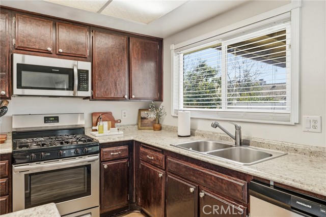 Detail Gallery Image 13 of 25 For 251 E Scott, Rialto,  CA 92376 - 3 Beds | 2 Baths