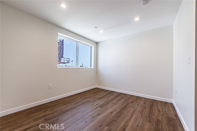 Detail Gallery Image 22 of 27 For 1859 Crenshaw Bld #1/2,  Los Angeles,  CA 90019 - 4 Beds | 3 Baths