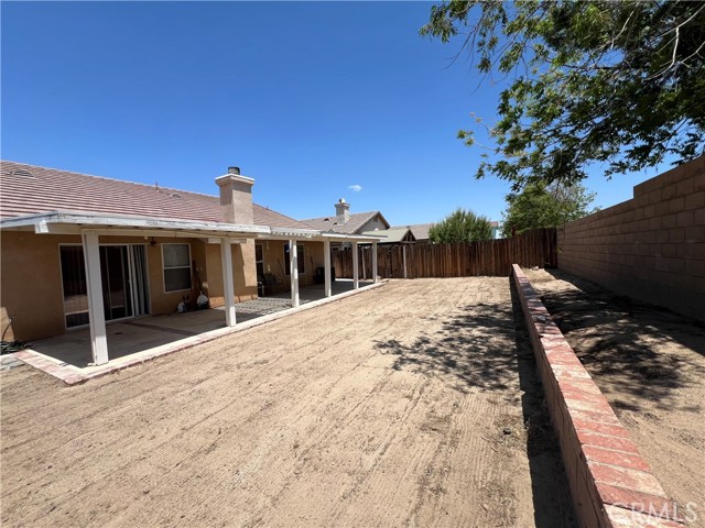 13633 Bentwood Street, Hesperia CA: https://media.crmls.org/medias/e2ccd1b7-7337-476f-a7fc-e782e6a57ebb.jpg