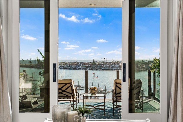 Detail Gallery Image 2 of 66 For 2301 Pacific Dr, Corona Del Mar,  CA 92625 - 4 Beds | 3/1 Baths