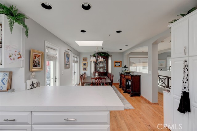 Detail Gallery Image 8 of 41 For 417 Crest Dr, Manhattan Beach,  CA 90266 - 3 Beds | 3/1 Baths