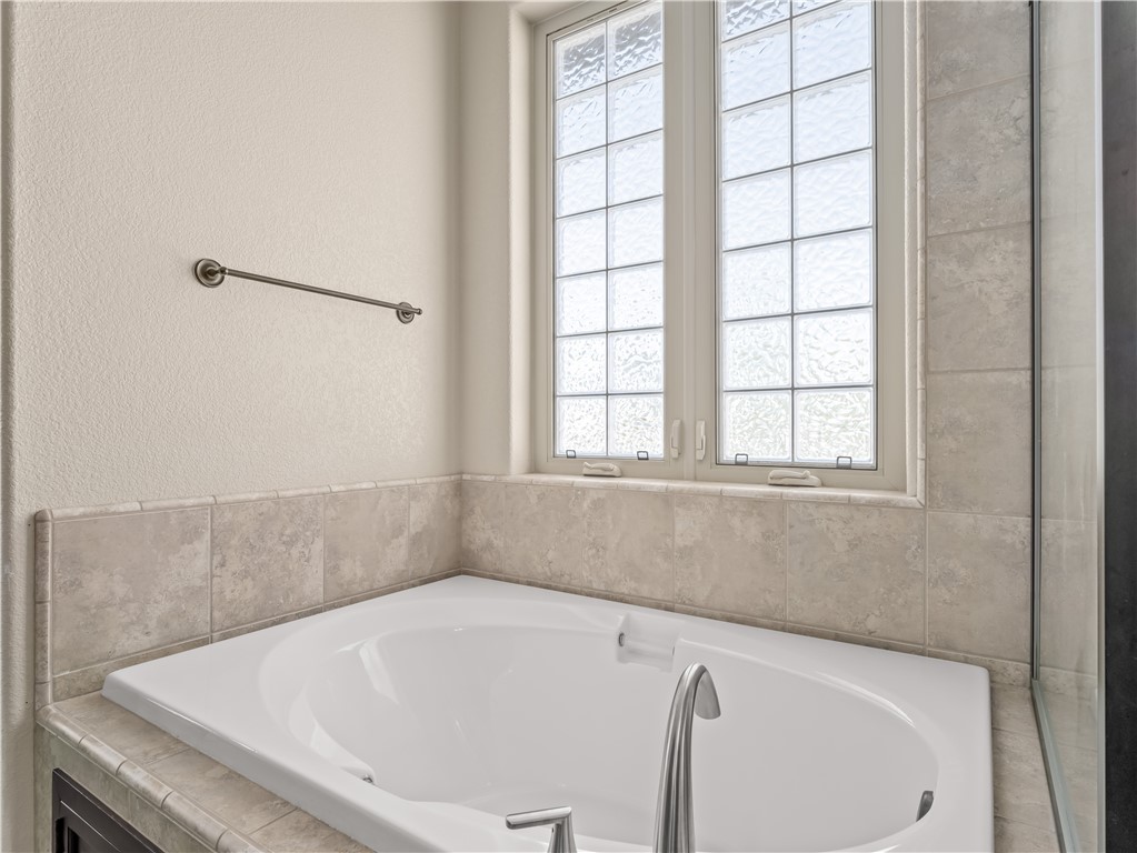 Detail Gallery Image 29 of 43 For 11303 N via Napoli Dr, Fresno,  CA 93730 - 4 Beds | 3/1 Baths