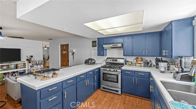 Detail Gallery Image 2 of 19 For 9130 Pinyon Ave, Fontana,  CA 92335 - 3 Beds | 2 Baths