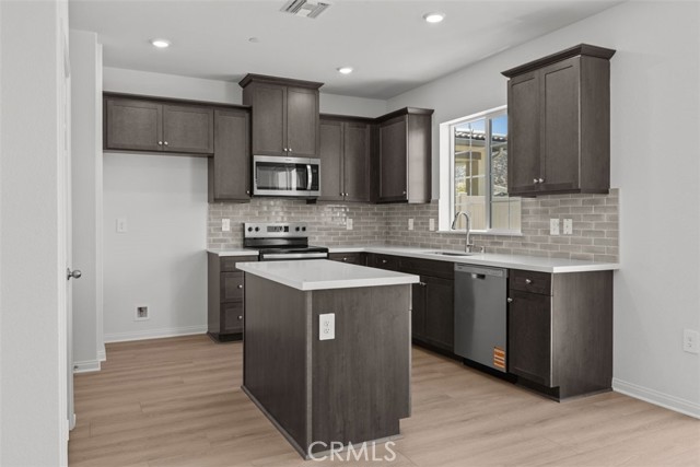 27071 Kodiak Court, Menifee CA: https://media.crmls.org/medias/e2cea2ab-102f-4fd1-b071-da7c98c2fac1.jpg