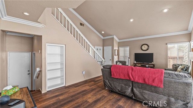 Detail Gallery Image 9 of 45 For 2215 Arabian Way, Corona,  CA 92879 - 3 Beds | 2/1 Baths