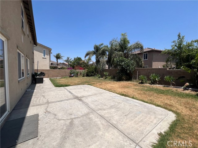 6686 Sand Dunes Street, Eastvale CA: https://media.crmls.org/medias/e2cee04d-bf96-4070-a3b7-ff8ae33fd9f9.jpg