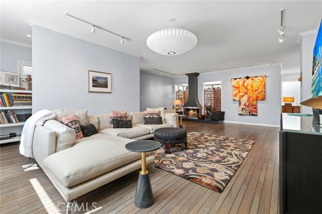 1800 Highland Avenue, Manhattan Beach CA: https://media.crmls.org/medias/e2cf3138-c874-497d-a885-e1426eb01df8.jpg