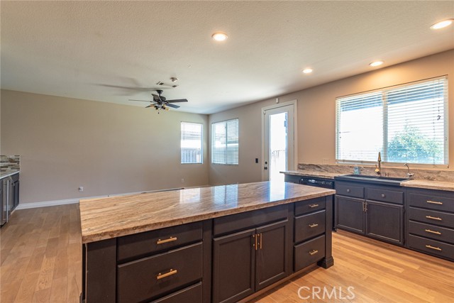 Detail Gallery Image 8 of 28 For 33108 Windward Way, Lake Elsinore,  CA 92530 - 4 Beds | 3 Baths