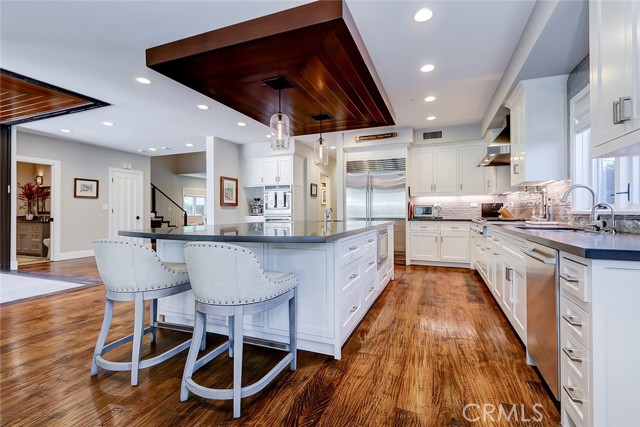 1833 8th Street, Manhattan Beach CA: https://media.crmls.org/medias/e2cf9270-7b1b-4ca8-b821-01ba591d4f1a.jpg