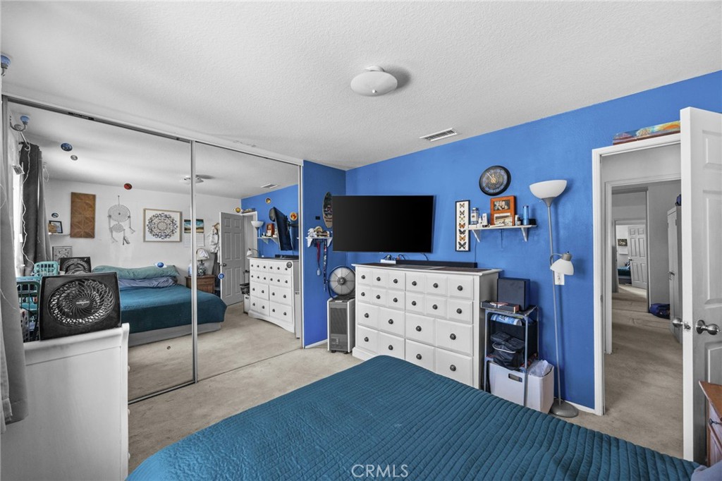 https://media.crmls.org/medias/e2cfb10c-b74e-4512-88ed-f6c5b50fd9d6.jpg?preset=X-Large