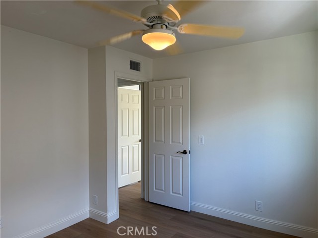 12 Longstreet, Irvine CA: https://media.crmls.org/medias/e2cfe732-036b-4bae-9e89-358f58a06879.jpg