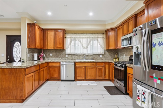 Detail Gallery Image 3 of 35 For 204 E 121st St, Los Angeles,  CA 90061 - 4 Beds | 4 Baths